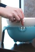 Allocacoc - Багатофункціональна посудина BalanceColander колір блакитний