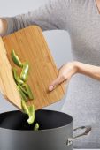 Joseph Joseph Дошка для нарізання Chop 2 Pot колір бежевий