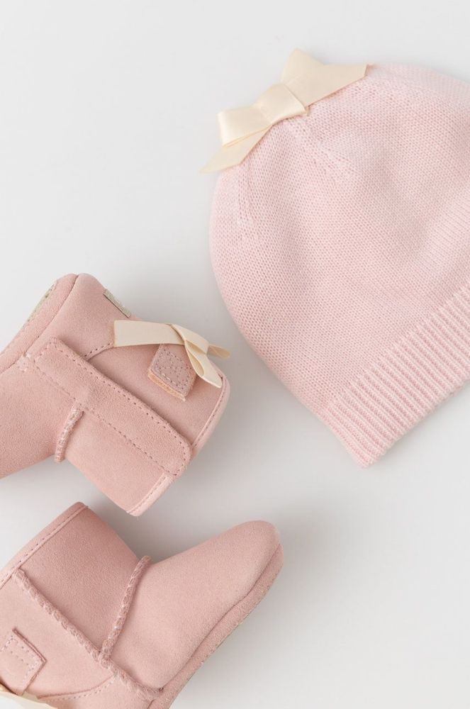 Дитячий набір - тапочки і шапка UGG колір рожевий