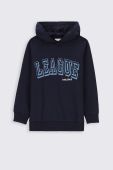 Дитяча бавовняна кофта Coccodrillo колір синій з капюшоном з принтом