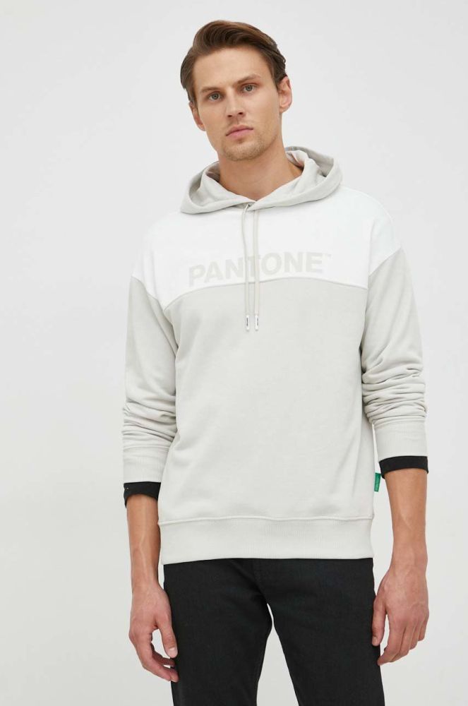 Бавовняна кофта United Colors of Benetton X Pantone чоловіча колір сірий з капюшоном з принтом