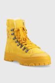 Замшеві черевики Patrizia Pepe жіночі колір жовтий на платформі утеплене