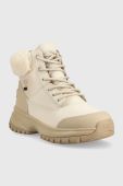 Черевики UGG W Yose Fluff V2 жіночі колір бежевий на плоскому ходу злегка утеплена