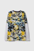 Дитячий бавовняний лонгслів Guess візерунок колір барвистий (3403372)