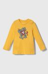 Бавовняний лонгслів для немовлят Guess колір жовтий з принтом