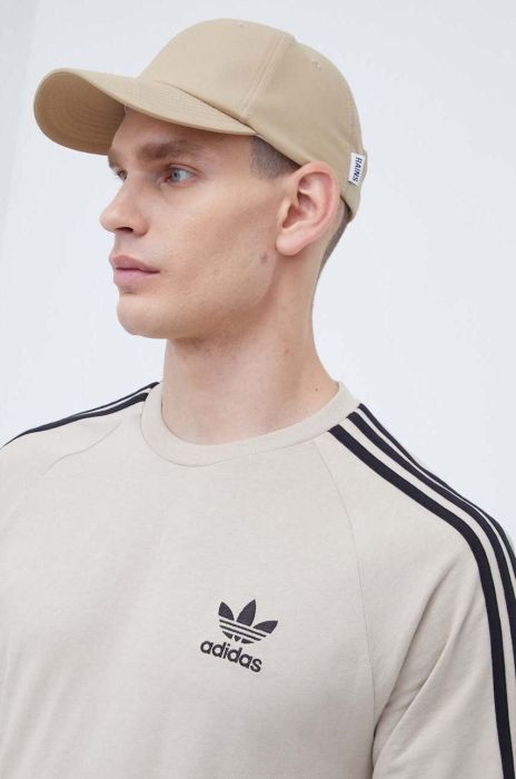 Бавовняний лонгслів adidas Originals колір бежевий з аплікацією