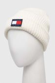Шапка з домішкою вовни Tommy Jeans колір білий з товстого трикотажу