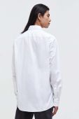 Бавовняна сорочка HUGO чоловіча колір білий relaxed класичний комір