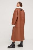 Пальто HUGO жіночий колір коричневий зимовий