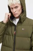 Пухова куртка Tommy Jeans чоловіча колір зелений зимова (3650877)