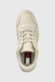 Шкіряні кросівки Tommy Jeans TJW RETRO BASKET GLOSSY колір бежевий EN0EN02206