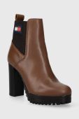 Шкіряні черевики Tommy Jeans TJW NEW ESS HIGH HEEL BOOT жіночі колір коричневий на плоскому ходу EN0EN02439