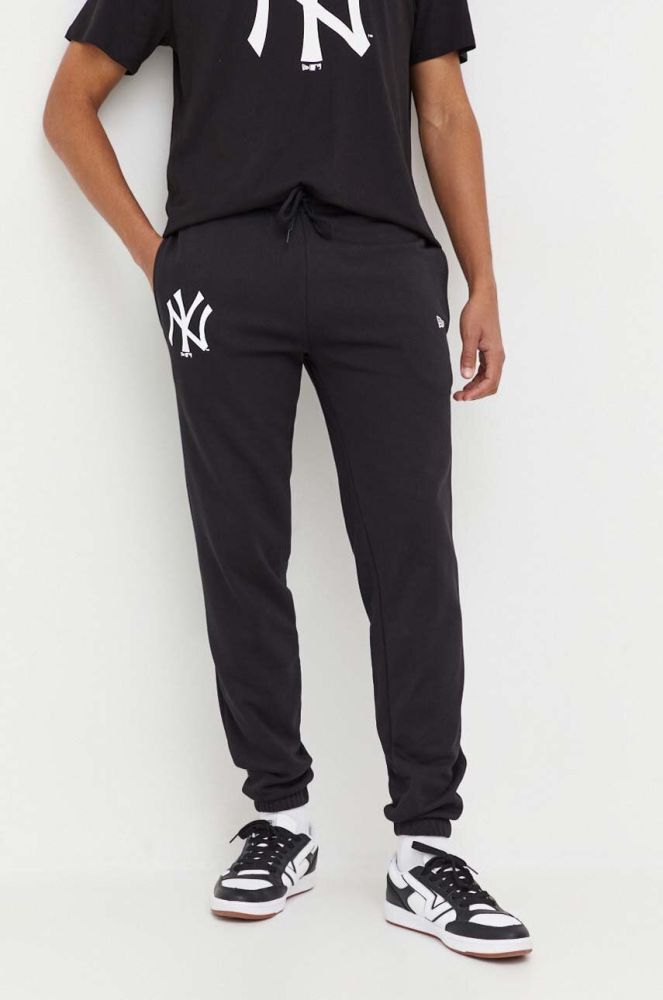 Спортивні штани New Era колір чорний з принтом NEW YORK YANKEES