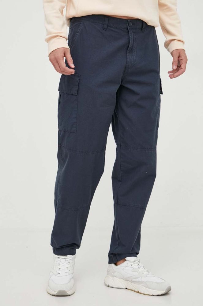 Бавовняні штани Barbour колір синій фасон cargo