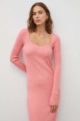 Сукня Remain колір рожевий midi облягаюча