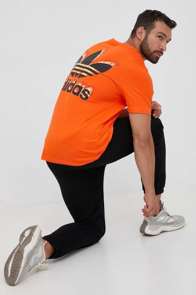Футболка adidas Originals чоловічий колір помаранчевий з принтом