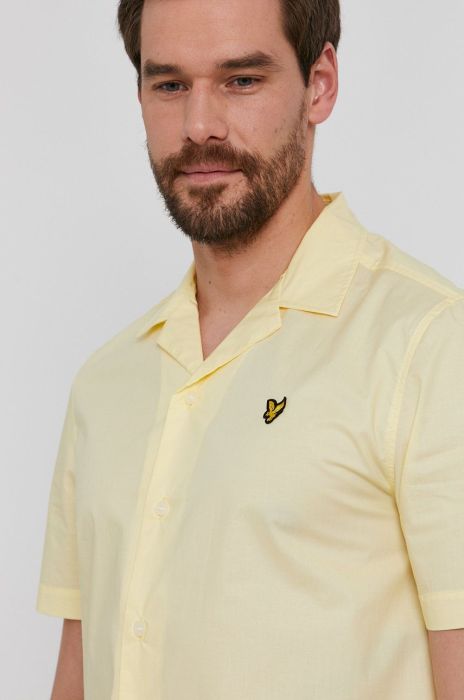 Бавовняна сорочка Lyle & Scott чоловіча колір жовтий regular класичний комір