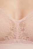 Бюстгальтер Spanx колір рожевий мереживо однотонний