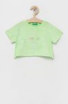 Дитяча бавовняна футболка United Colors of Benetton колір зелений (2025942)