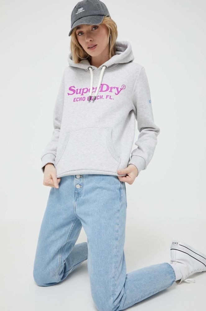 Кофта Superdry жіноча колір сірий з капюшоном з принтом (3224303)