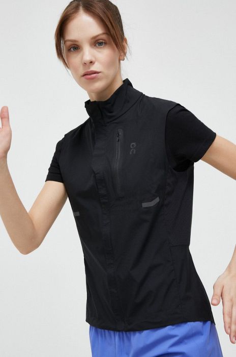 Спортивна безрукавка On-running Weather колір чорний перехідна