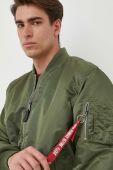 Двостороння куртка-бомбер Alpha Industries чоловіча колір зелений перехідна 100101.01-SageGreen