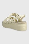 Сандалі Crocs Brooklyn Strappy Low Wedge жіночі колір бежевий на платформі 206751