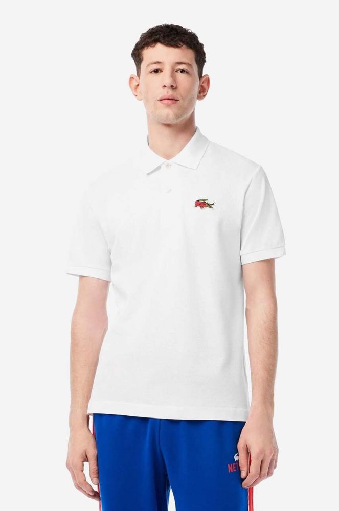Бавовняне поло Lacoste x Netflix колір білий з аплікацією PH7057-VIR (3347995)