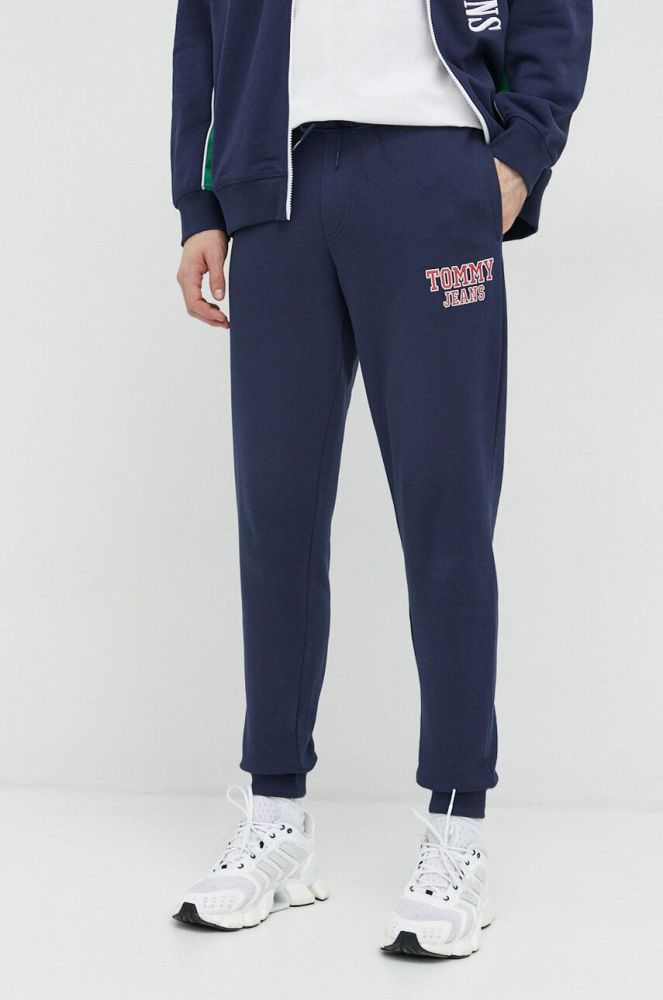 Бавовняні спортивні штани Tommy Jeans колір синій з принтом (3015023)