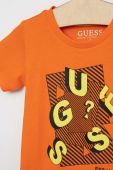 Дитяча бавовняна футболка Guess колір помаранчевий візерунок (2948746)
