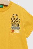 Дитяча бавовняна футболка United Colors of Benetton колір жовтий з принтом (3054330)