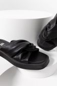 Шкіряні шльопанці Answear Lab жіночі колір чорний на платформі (2149592)