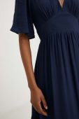 Сукня Answear Lab колір синій midi розкльошена (3333822)