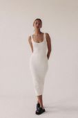 Сукня MUUV. Fendu колір білий midi облягаюча
